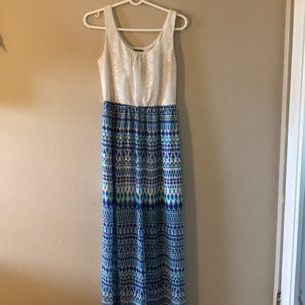 White lace and pattern maxi dress